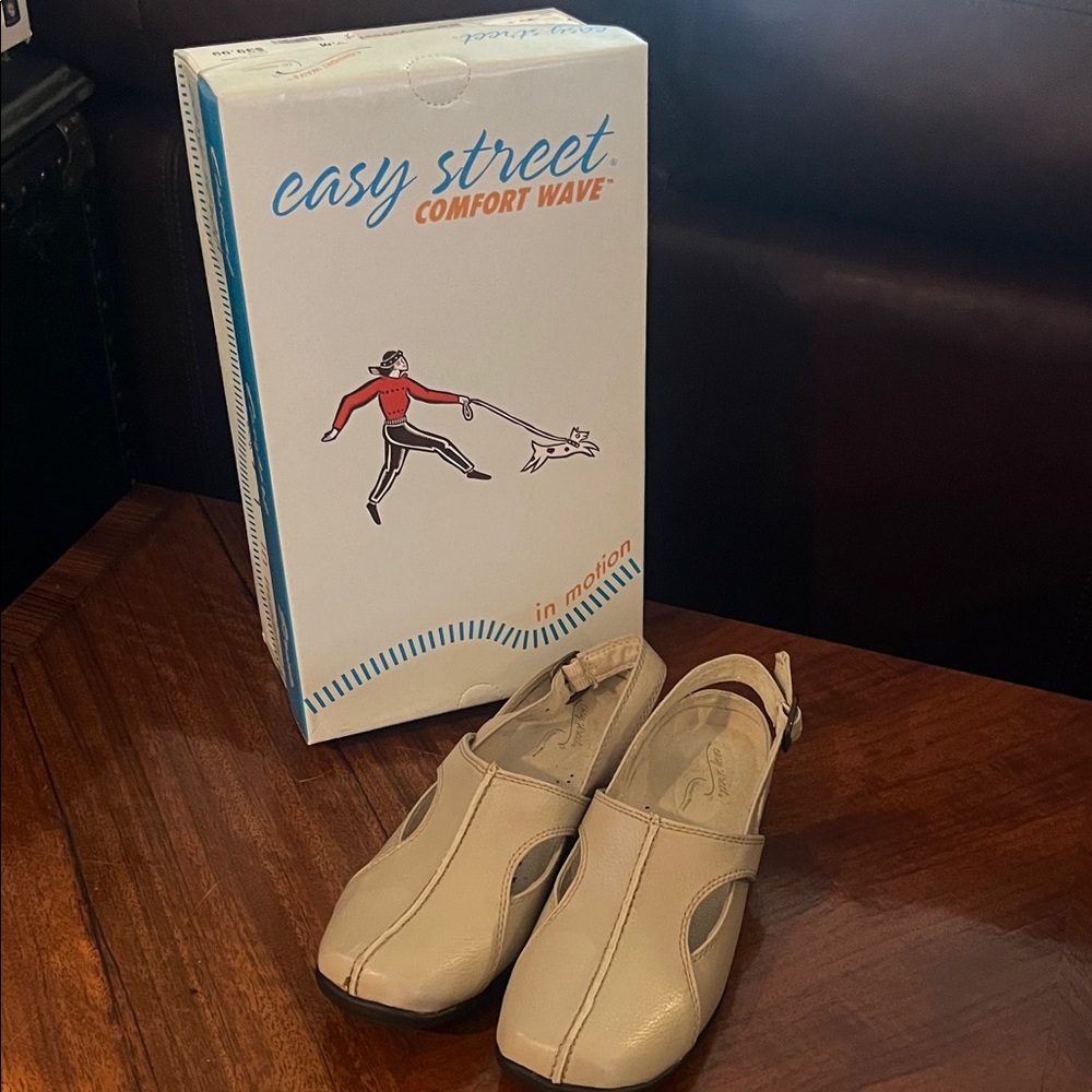 Brand new Easy Street Comfort Wave Tan Slip-On Shoes sz 6.5